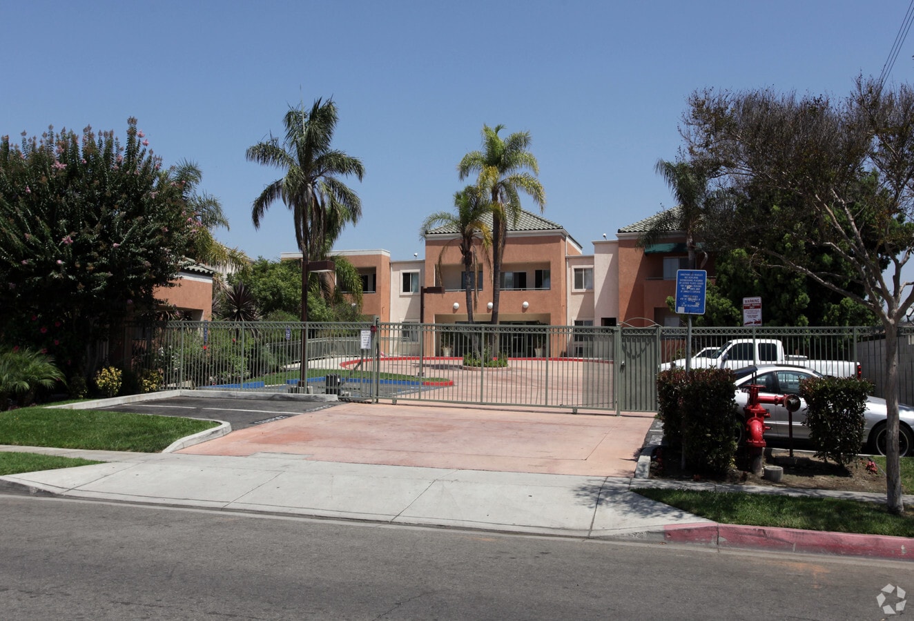 Live Oak Gardens - Live Oak Gardens