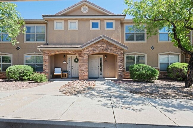 Photo - Beautiful 3 Bedroom Townhome In Hidden Valley Heights
