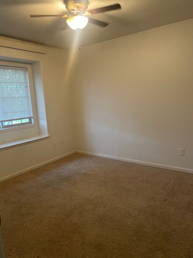 Photo - 1351 E Oakland St