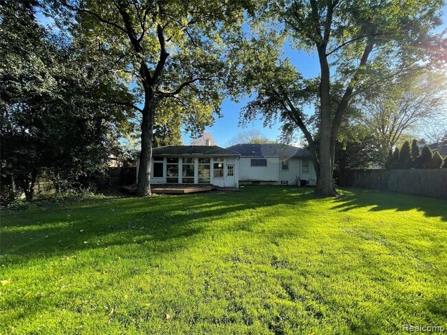 Photo - 1749 E Maple Rd