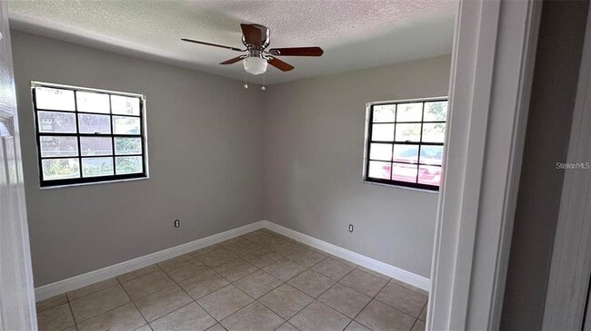 Photo - 210 N Lone Oak Dr