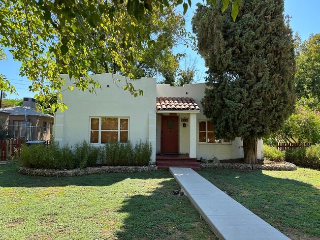 Building Photo - 1115 S Maple Ave