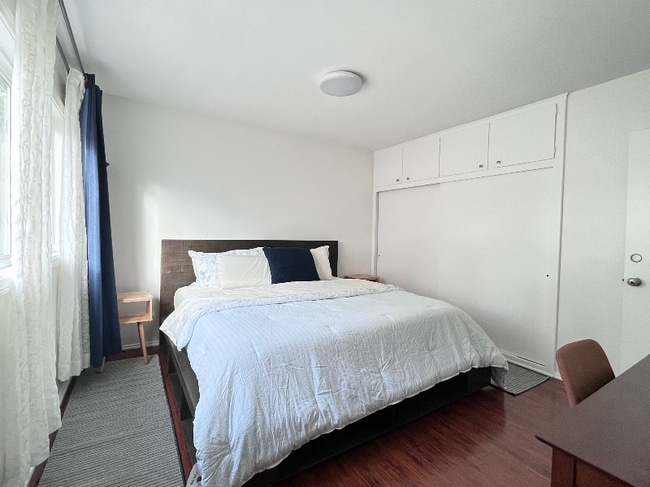 Photo - 1051 W 170th St