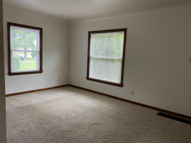 Photo - 1413 32nd St NE