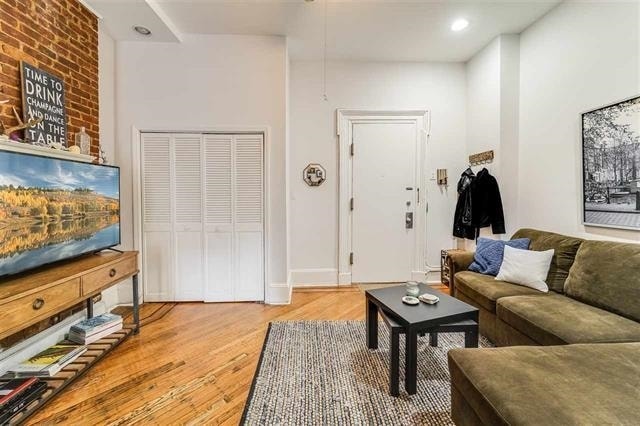 Photo - 219 Garden St