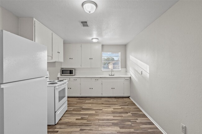 Photo - 2729 Main St Unidad 8