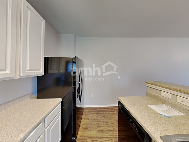 Photo - 607 Waterlemon Way