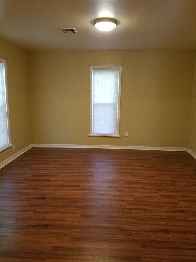 Photo - 3 bedroom 1 bathroom house in Edmond with central heat and air conditioning and washer/dryer hookup