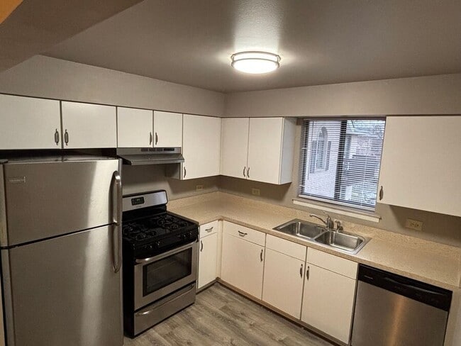 Building Photo - 8940 Cedarwood Dr Unit 906