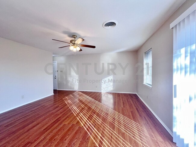 Photo - Charming 2/1/1 Duplex in DeSoto ISD For Rent!