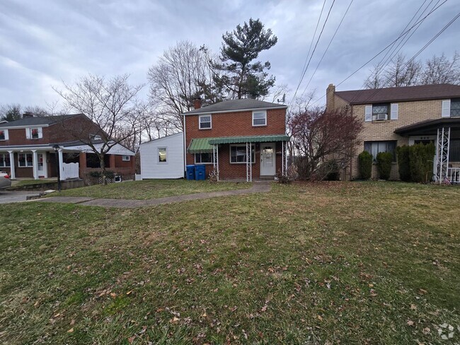 Building Photo - 3 Bedroom house with 1st Floor Primary