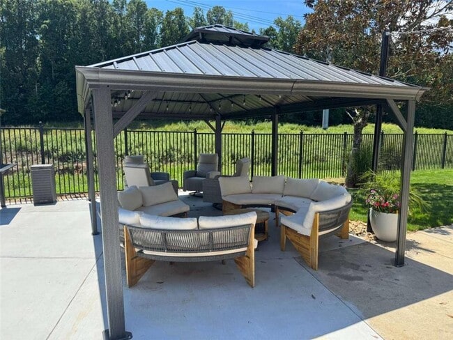 Photo - 5005 Wingate Way