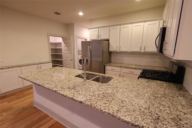 Photo - 2101 Town Centre Dr Unidad 1705