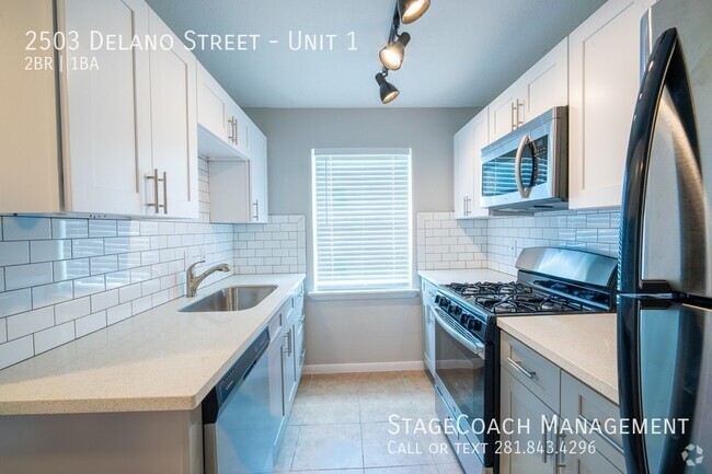 Building Photo - Beautiful 2 bed 1 bath! Located just minut... Unit 1 Rental