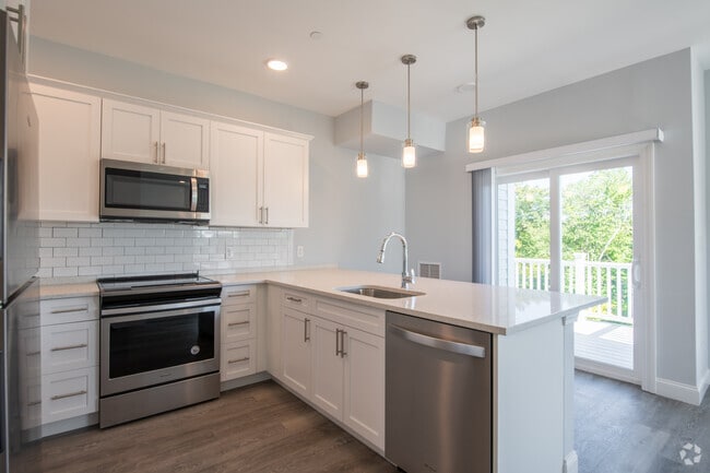 2BR, 2BA - 1,800SF