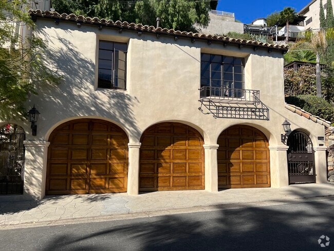 Building Photo - 7875 Hillside Ave Rental