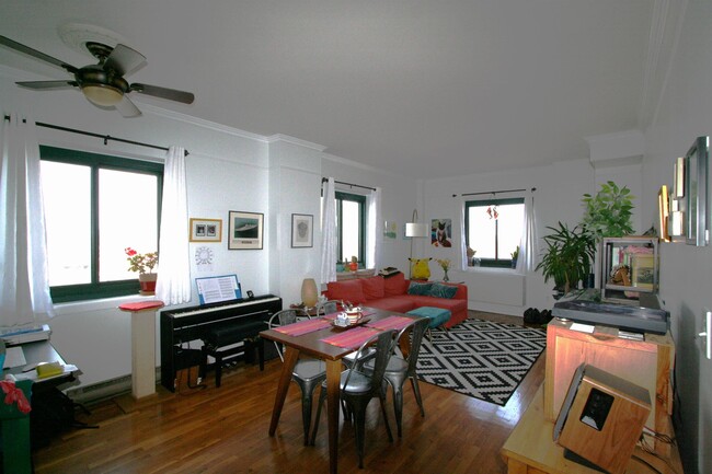 Building Photo - 205 10th St Unit 9P Rental