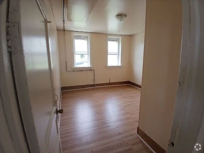 Building Photo - 1726 S 15th St Unit Rear House A