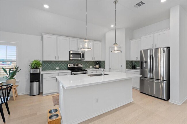Photo - 200 Ottaviano Way