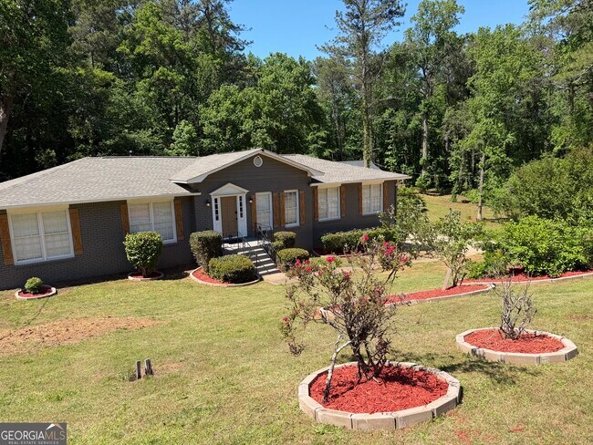 Photo - 3336 Camelot Dr NE