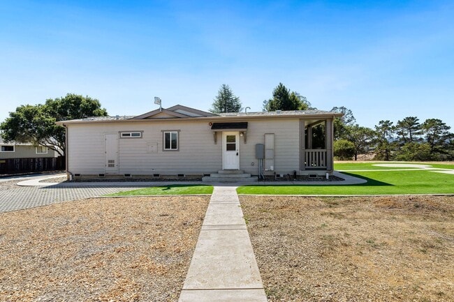 517 Calabasas Rd