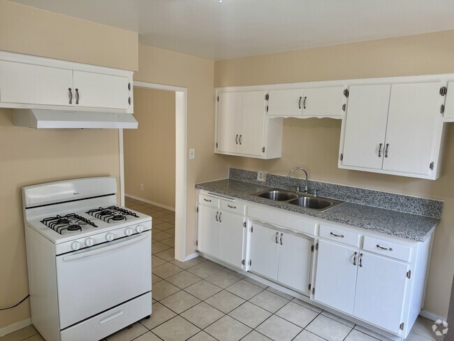 Building Photo - 3312 N Chester Ave Unit C Rental