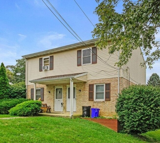Building Photo - Coming Soon - Charming 2 Bedroom, 1 Bath D... Rental