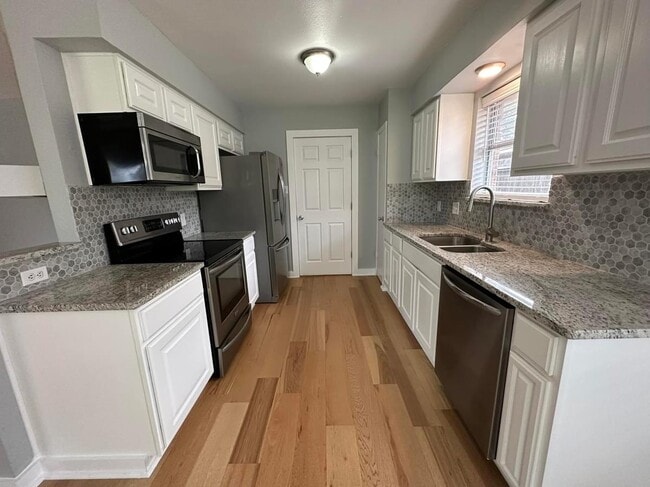 2809 Erie Dr