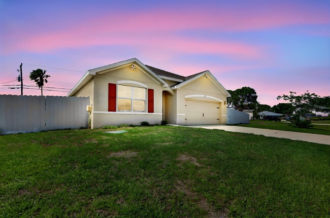 Photo - 393 SW Tarra Ave