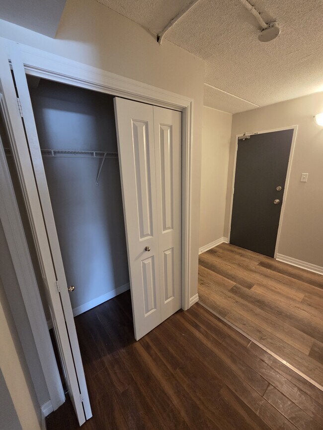 Photo - 251 Erb St. W Unité #18 2BR + Den