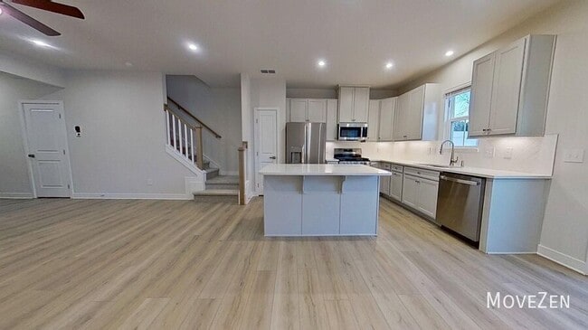 Photo - 208 Lograto Ln