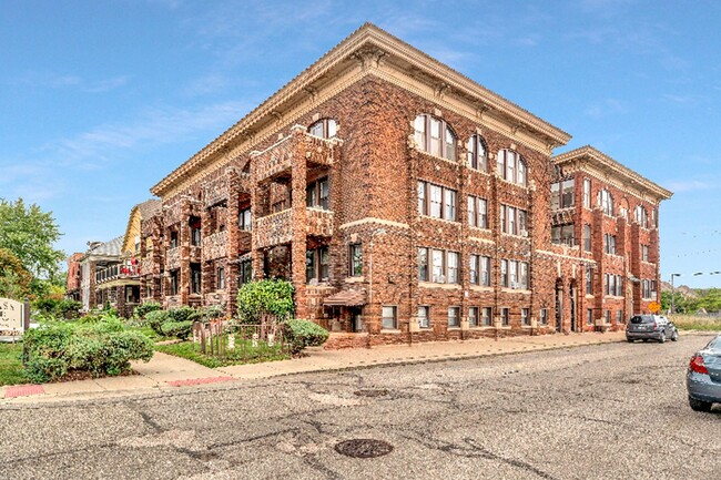 Building Photo - CASS D APARTMENTS-516 Kirby Unit 11