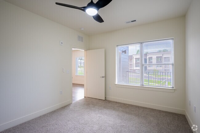 1BR, 1BA - Bedroom - 5 Row Apartments
