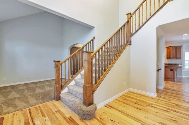 Building Photo - AVAILABLE NOW — SPACIOUS & BEAUTIFUL Bountiful Meadows Home. 4 BED 3 BATH SIGNLE FAMILY HOME