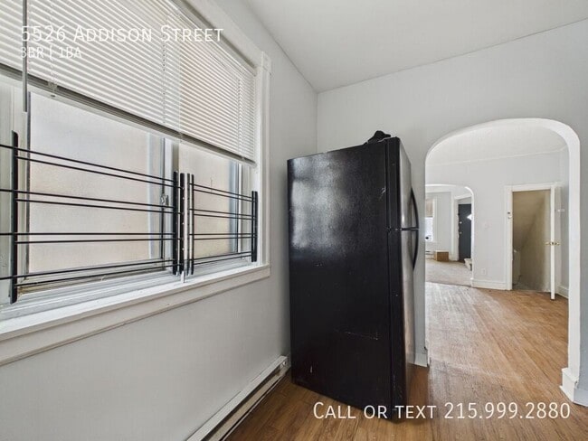 Photo - 5526 Addison St
