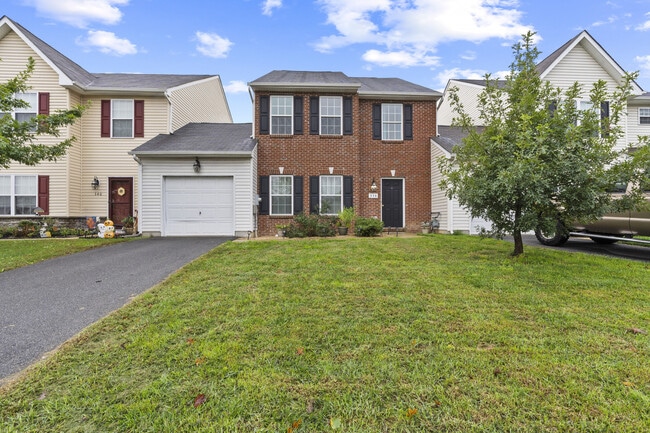 Photo - 338 Camerton Ln