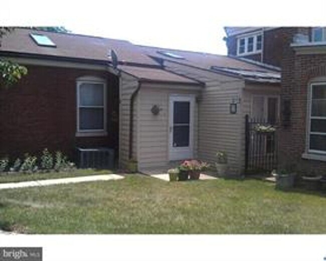 Photo - 1303 W 13th St