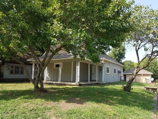 Photo - Stunning 3BR/1BA Home - HUGE fenced-in Backyard!