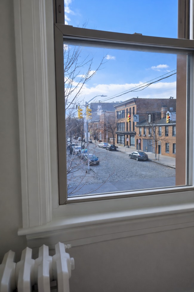 Building Photo - 1900 Aliceanna St