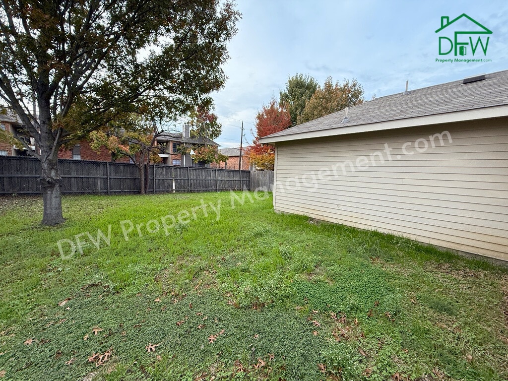 Photo - Charming 4-Bedroom Home with Large Backyard in Prime Dallas Location!