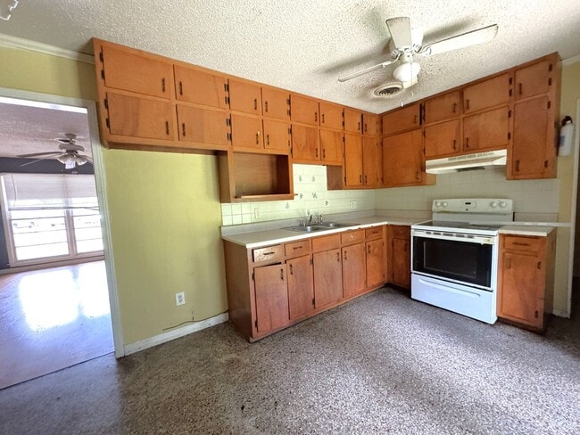 Photo - 654 Ynestra Dr