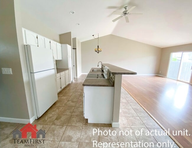 Building Photo - 1254 Crown Ct Rental