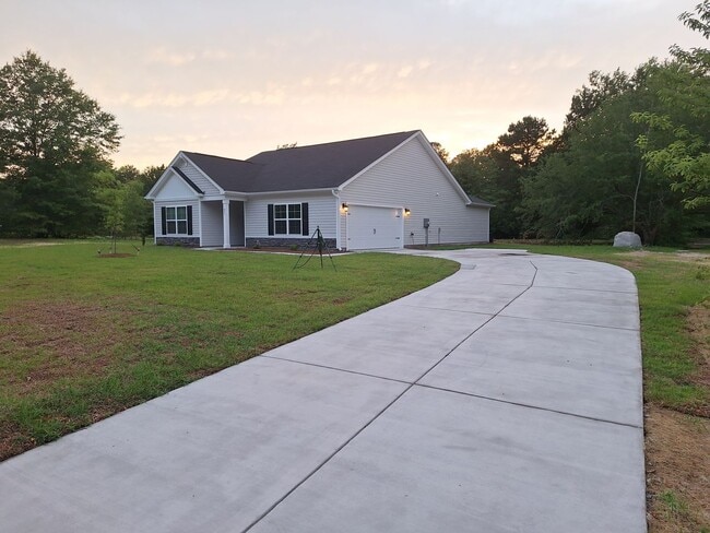 Photo - Newer Three Bedroom Home in Elgin SC!