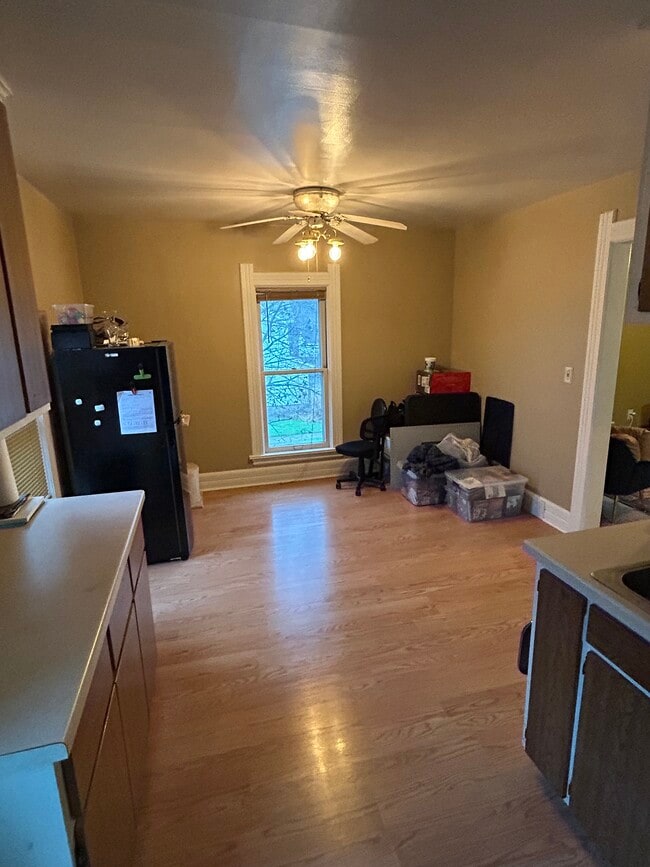 Building Photo - 532 W South St Unit 2 - upper