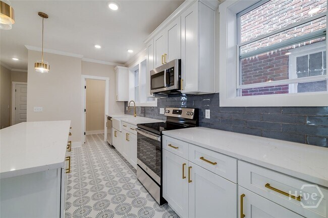 Photo - 905 E Park Ave