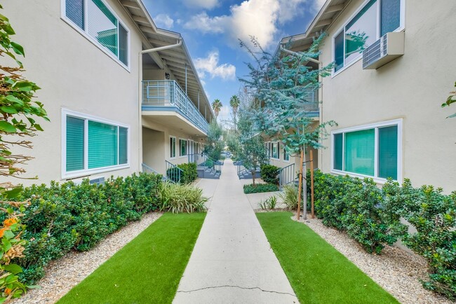 Photo - Modern Courtyard-Style Living in Hyde Park...