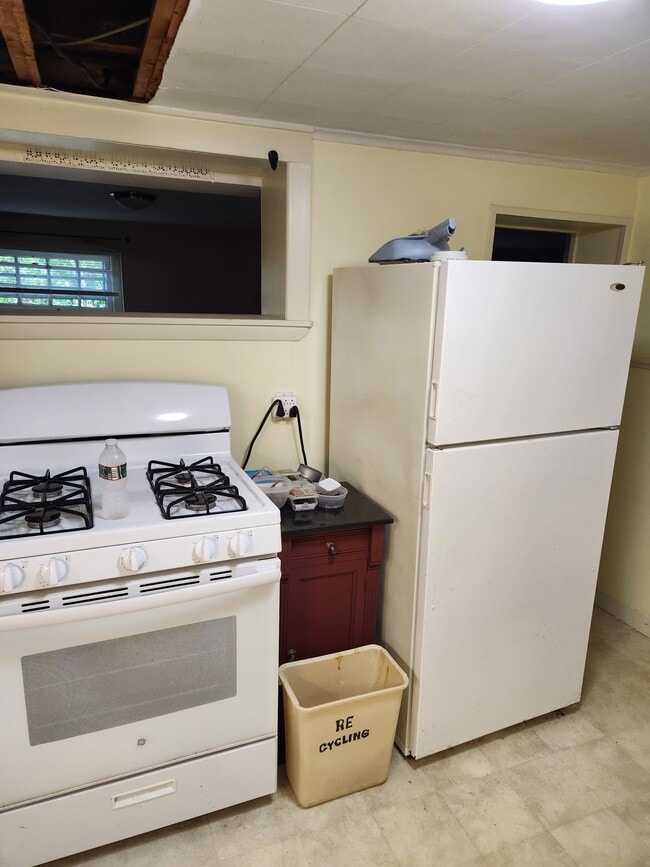 Más fotos de la cocina disponibles bajo petición. - 380 Lloyd Ave Unidad 1A