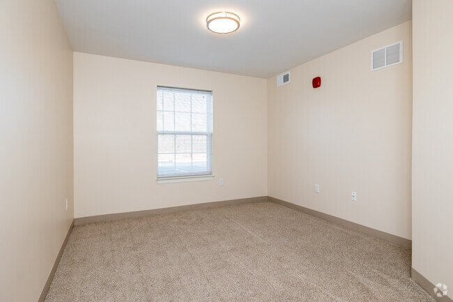 2BR, 1BA - 827SF - 2nd Bedroom