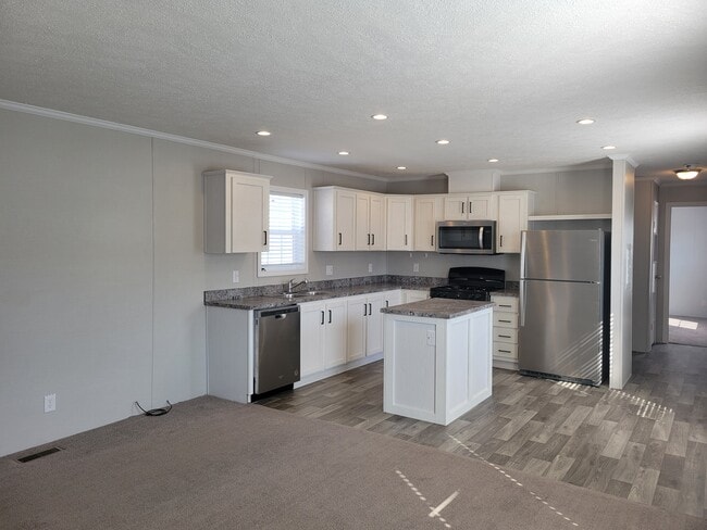 Photo - 38060 Leverette Ave