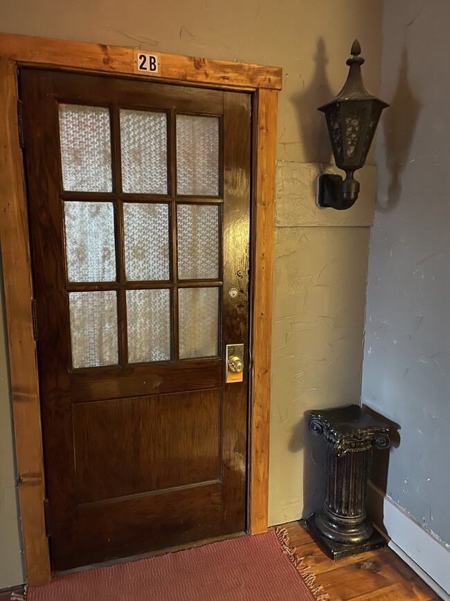 Front Door - 403 N Whitewoman St Unidad 1